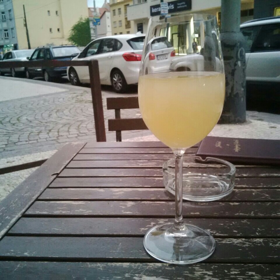 Vinotéka Správná adresa Vinotéka Správná adresa