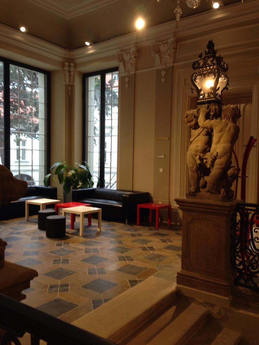 Knihovna Anglo-Americká vysoká škola Knihovna Anglo-Americká vysoká škola